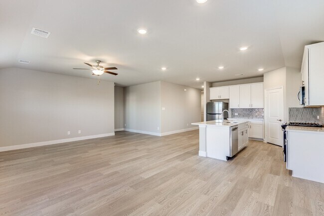 Photo - 702 Williams Wy