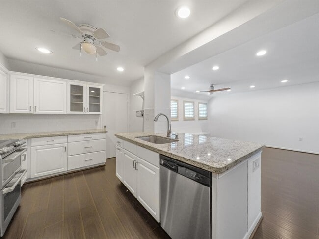 Photo - 3407 Roseland St