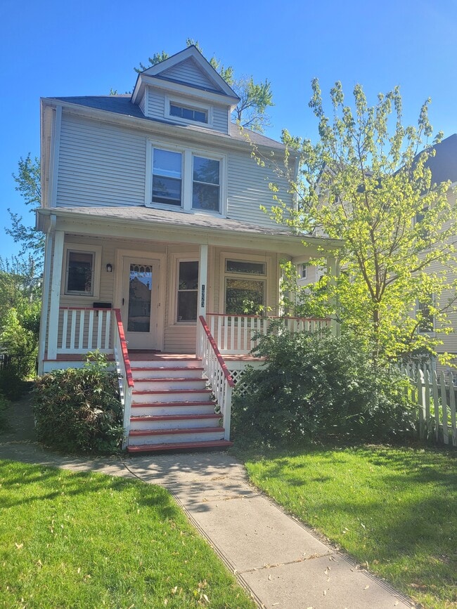 Photo - 1923 W Touhy Ave House