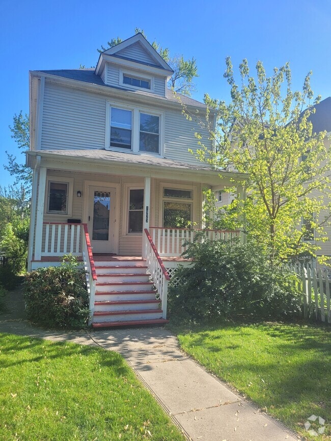 Building Photo - 1923 W Touhy Ave Rental