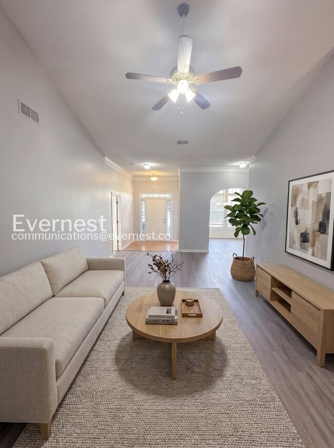 Photo - Limited Time Special Offer / 4 Bed, 2 Bath Home with Garage / Pet-Friendly / Available Now!