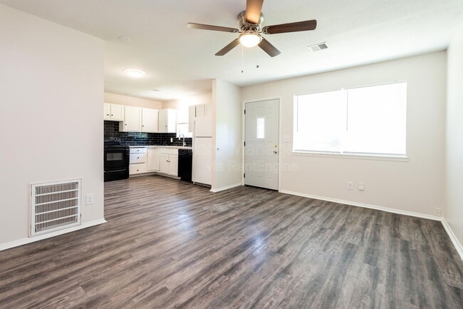 Photo - 1826 S Laura St