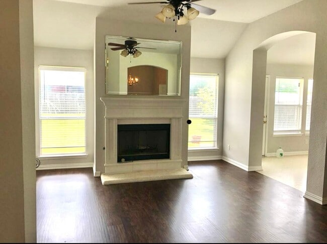 Photo - Beautiful 4 bedroom and 3 bath home