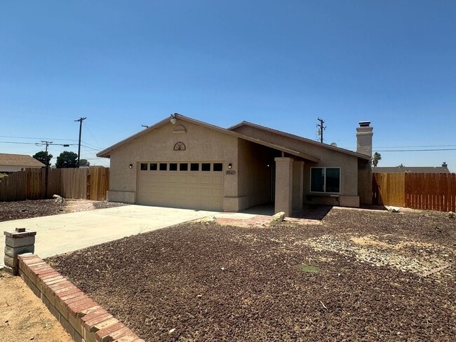 Building Photo - RENOVATED 3+2 with attached garage Rental