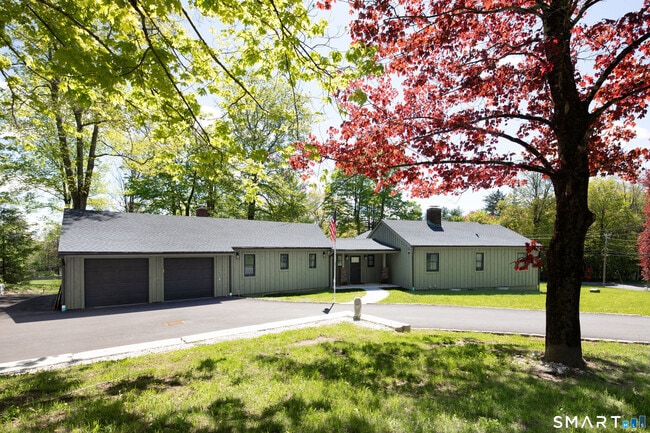 Building Photo - 9 Woodcrest Ln
