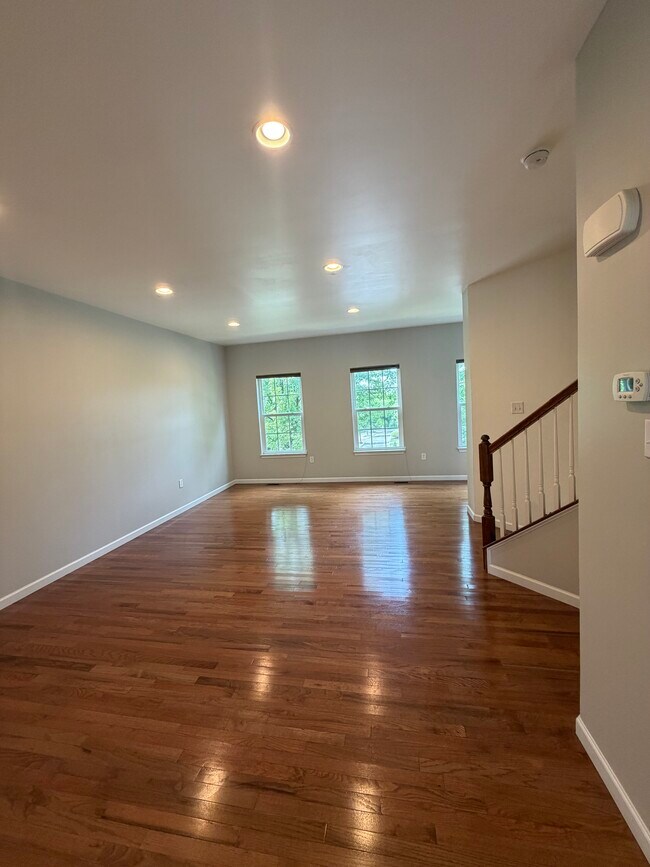 Photo - 349 Wealdstone Rd