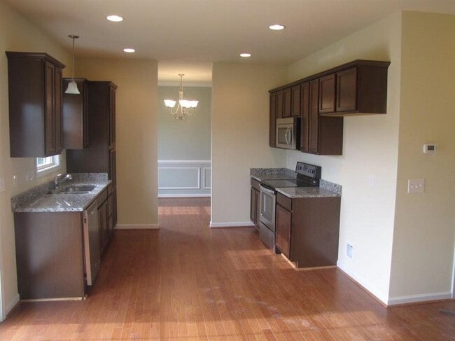 Photo - 203 Winnbrook St