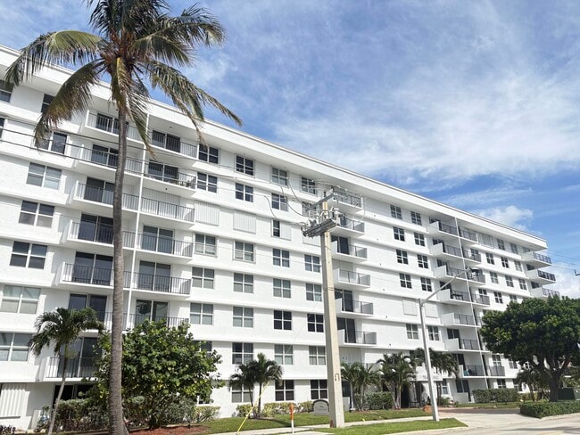 Building Photo - 1009 N Ocean Blvd Unit 607