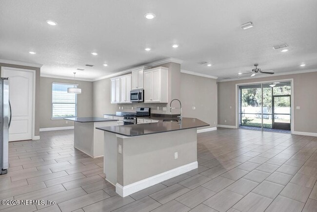 Photo - 275 Renwick Pkwy