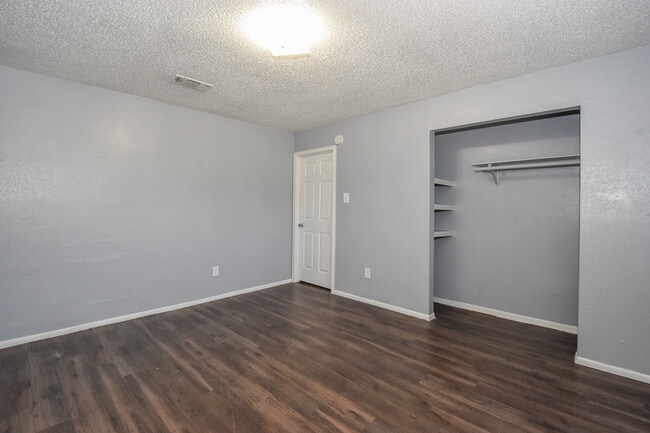 1 habitación, 1 baño - Amplias habitaciones - Coral Manor Apartments