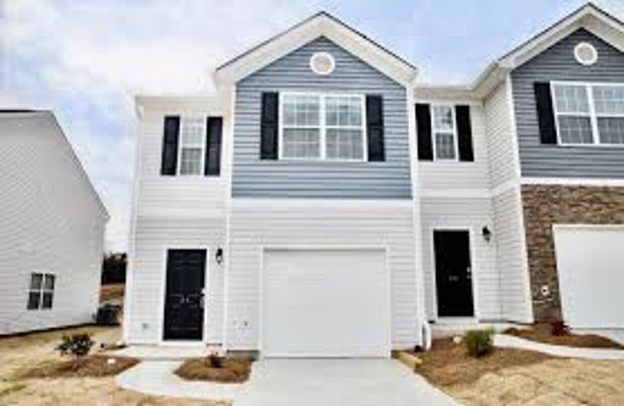 Cozy 3 Bed, 2 Bath Townhome - Cozy 3 Bed, 2 Bath Townhome