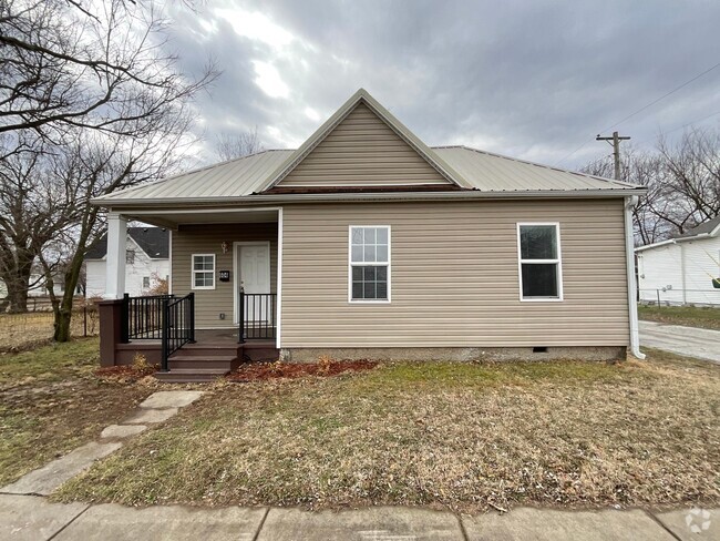 Building Photo - Cute and Open 2 Bed 1 Bath Home for rent i...