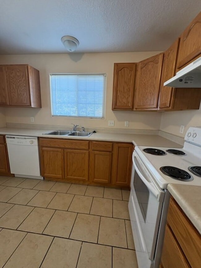 Photo - r1323 Unit A