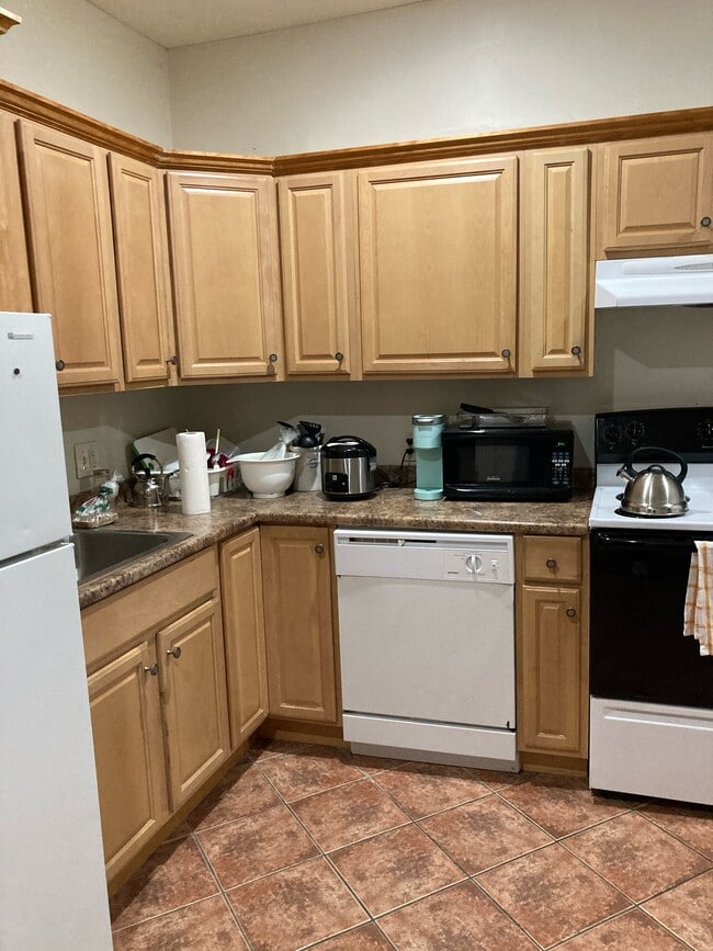 Building Photo - 102 Calumet St Unit 2