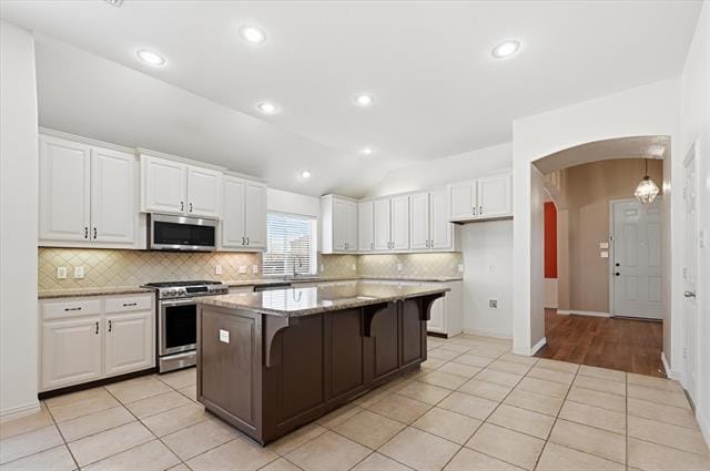 Photo - 1021 Ellis Way