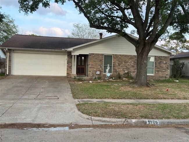 Building Photo - 5106 Karenbeth Dr