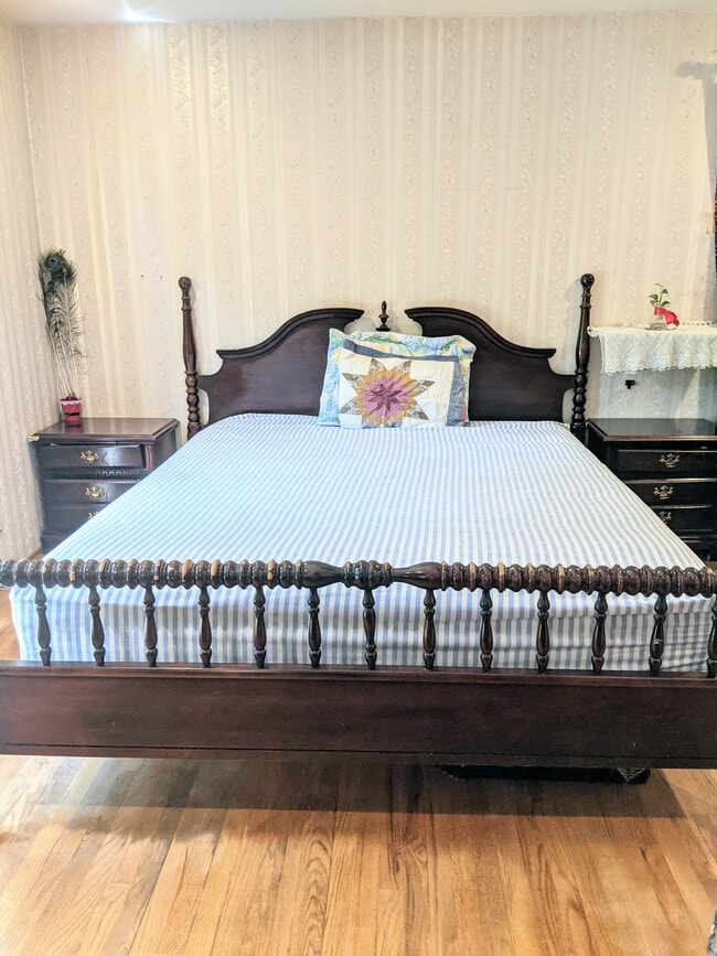 Photo - 945 Stonehurst Way