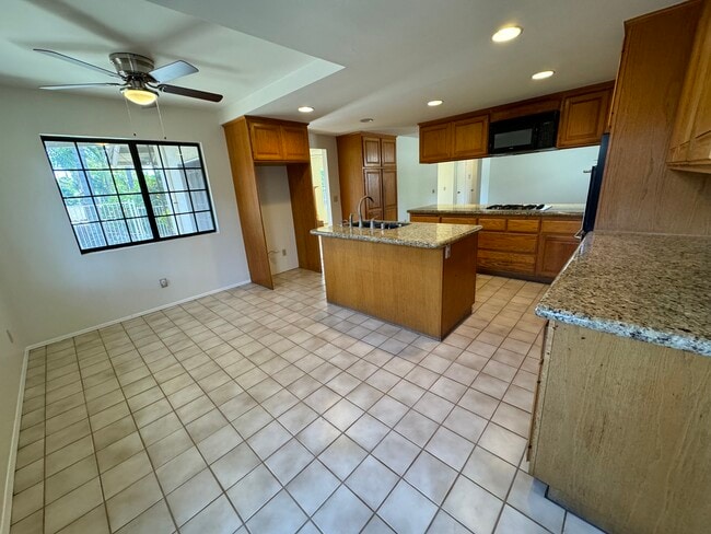 Photo - 1725 Hillcrest Ln