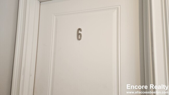 Photo - 2017 Commonwealth Ave Unit 6