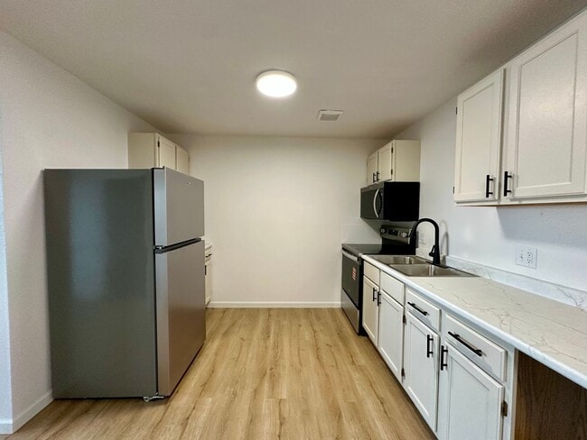 Building Photo - West Ave 4-Plex Unit 3