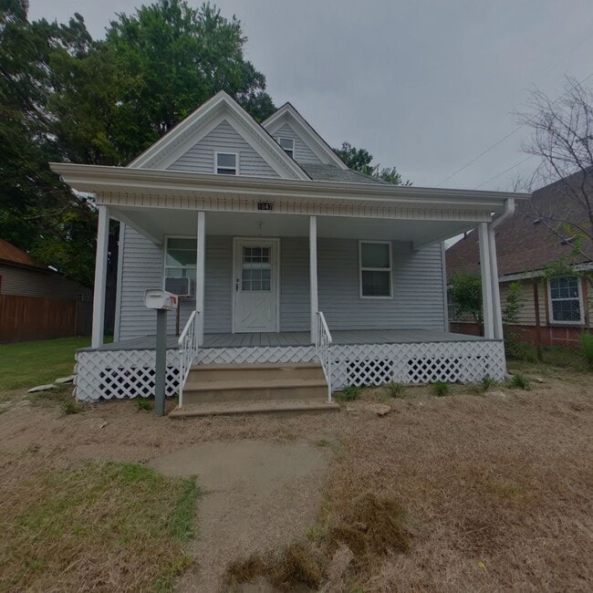 Building Photo - 2 bedroom single level home