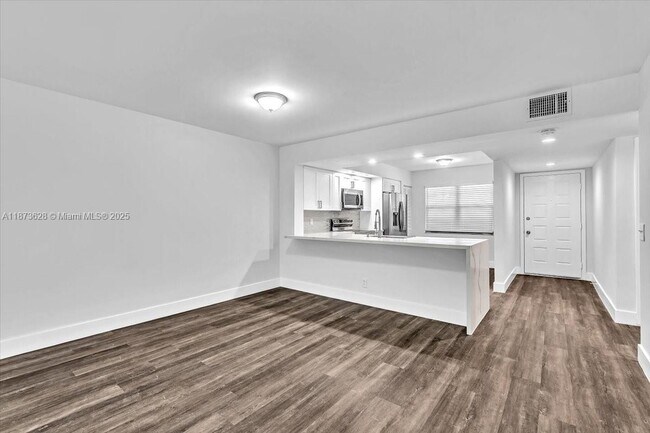 Photo - 1201 SW 128th Terrace Unidad 204E
