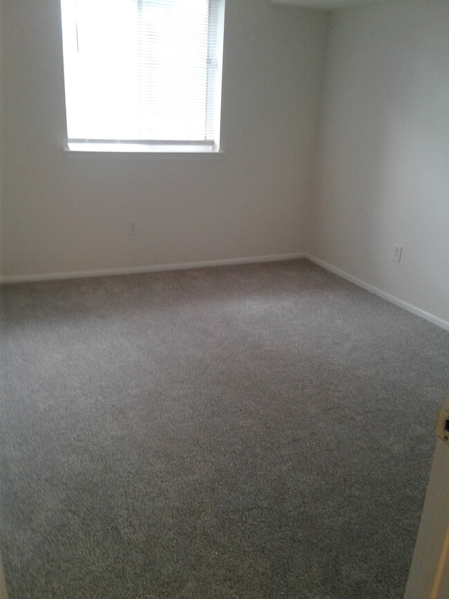 Building Photo - 1000 Spring Gate Rd Unit 1B