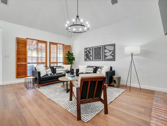 Building Photo - 922 Blackstone Dr Rental