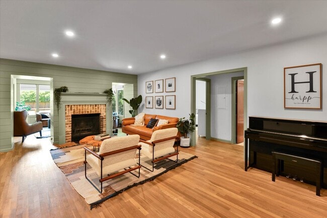Photo - 643 Etowah Dr NE