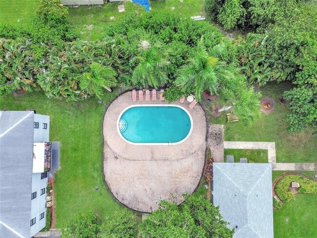 Colonial Village - 7550 Stirling Rd