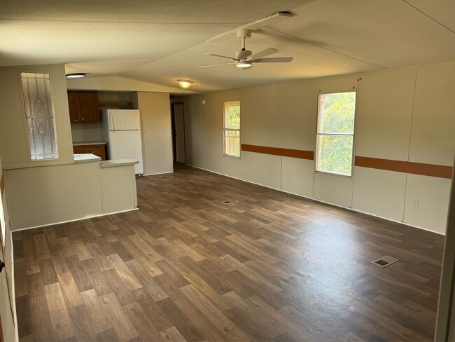 Photo - 6037 Friendship Rd