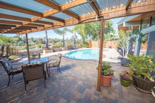 Photo - POOL house! BIG rooms! 8 Bedrooms