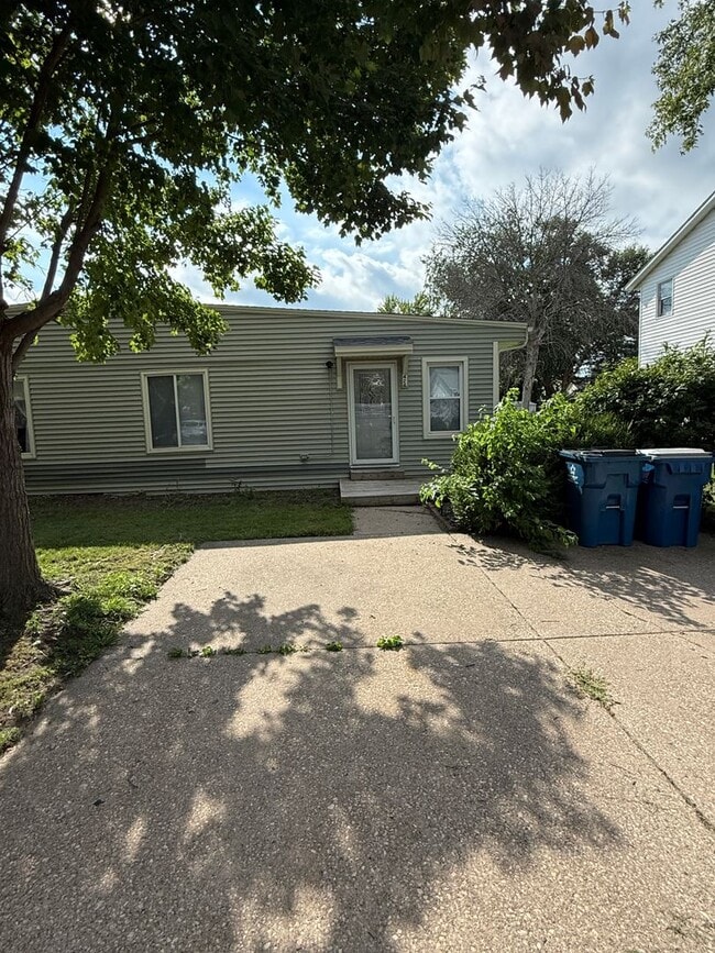 Building Photo - 422/424 N 8th Street Unit 424 N 8th Street