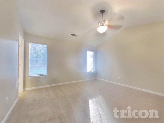 Photo - 620 Bluff Dr