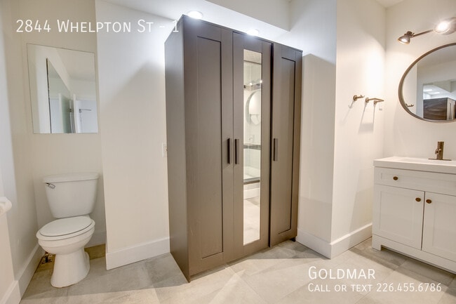 Building Photo - New Listing in Vibrant Ford City Unit 1