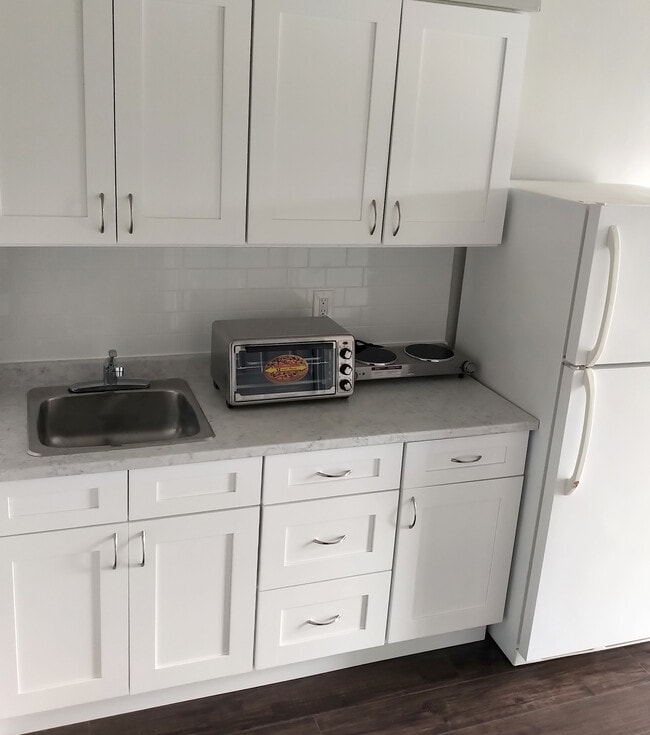 Building Photo - 45-51 E Surrey St