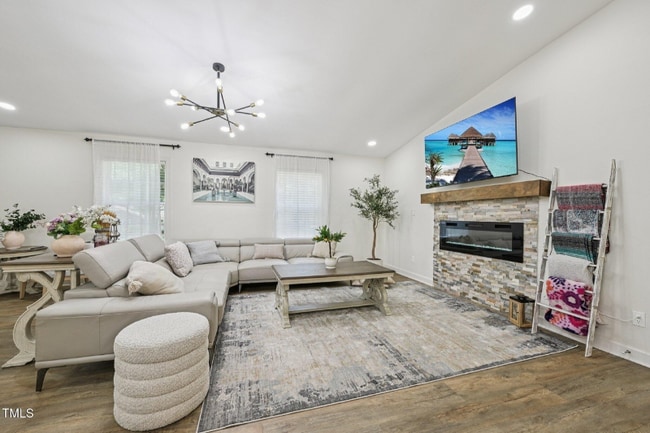 Photo - 1104 Suterland Rd