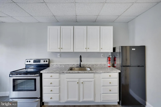 10 E Carroll St Unit Front