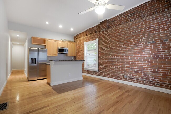 2446 W 33rd Ave