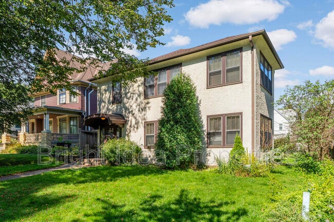 Photo - 969 St Clair Ave