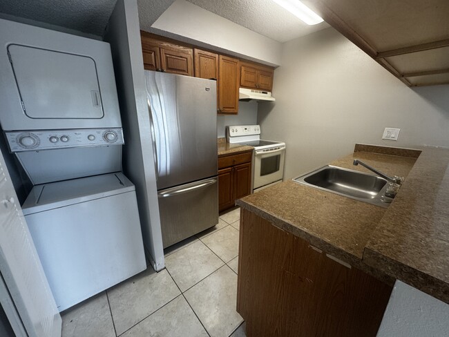 Building Photo - 5686 Rock Island Rd Rental