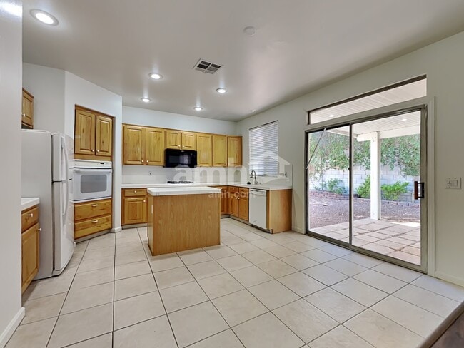 Photo - 541 Kavanagh Pl