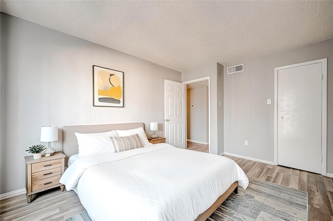 Photo - 2818 S Bartell Dr Unidad 39