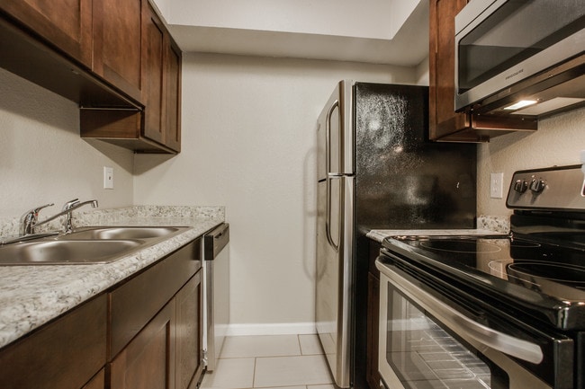 Photo - Gaston Flats