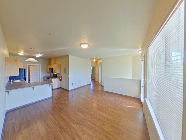 Building Photo - 1991 Oak St Unit 113 East 20th Ave