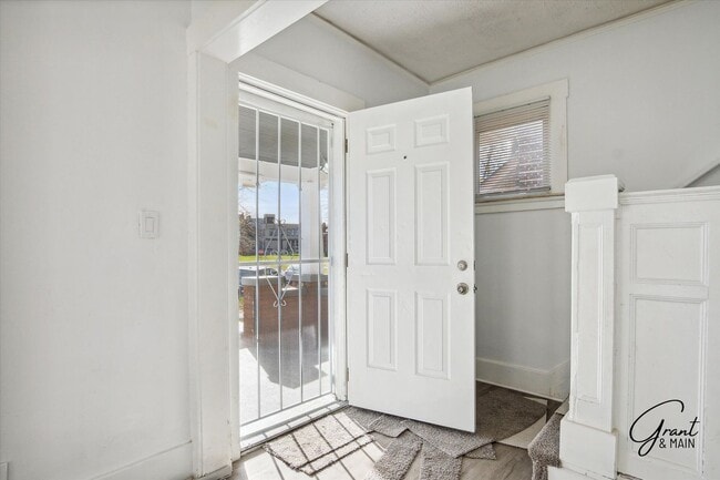 Photo - 4 Bedroom newly renovated $1500