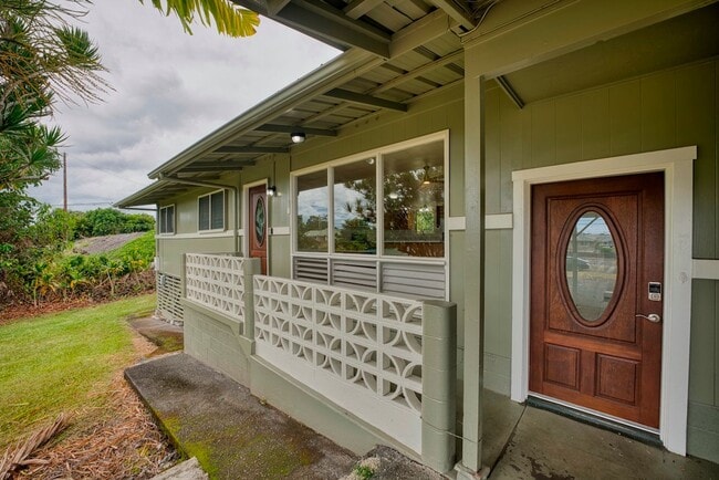 3BD/2BA with extra living space new Kitche... - 3BD/2BA with extra living space new Kitche... House