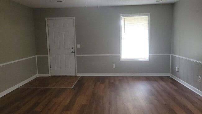 Photo - "1 month free. Section 8 accepted. 1-Bedroom Retreat with Full Bath in Huntsville's Heart!" Unit L
