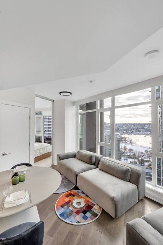 Building Photo - 1372 Seymour St