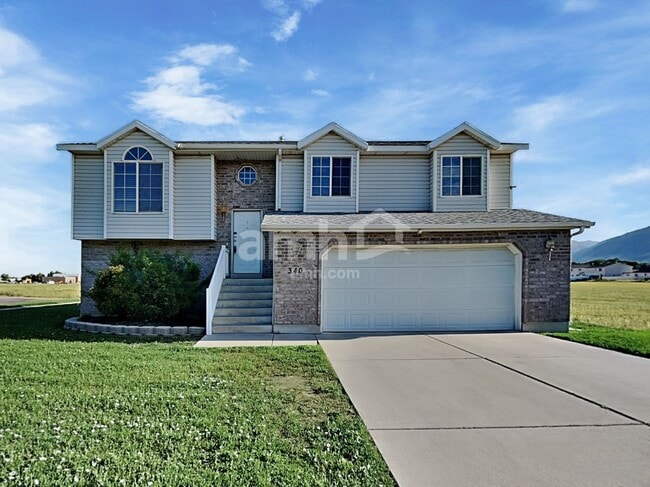 Building Photo - 340 W Oaks Dr Rental